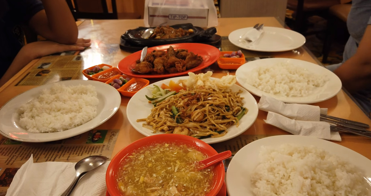 Restoran Tip Top Legendaris Di Medan Suasana Klasik Makanan Otentik
