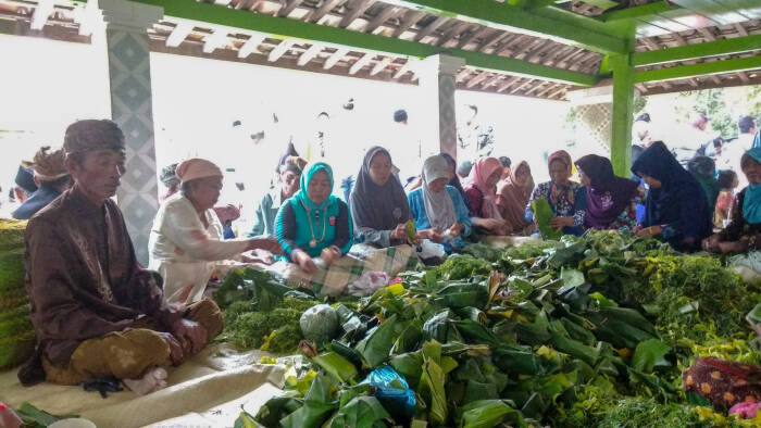 Nyadar Tradisi Petani Garam Di Sumenep Yang Dilakukan 3 Kali Setahun