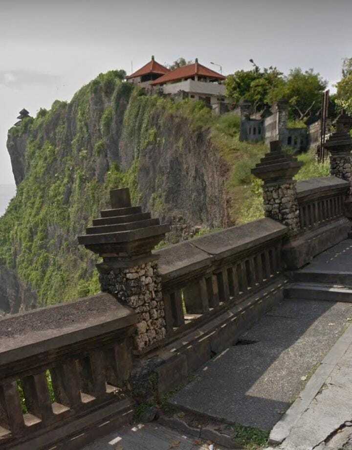 Indahnya Pemandangan Tebing Pura Uluwatu Bali Cocok Jadi Tempat