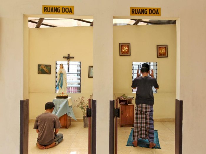 Potret Ruang Doa Dua Agama Berbeda Yang Saling Bersebelahan Ini Bikin Tersentuh Indozone Id