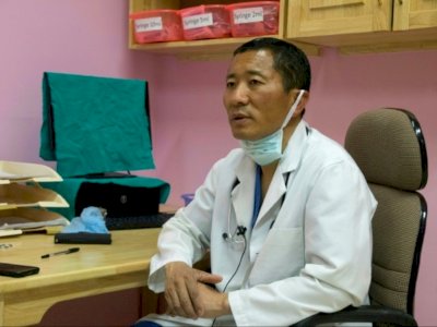 PM Bhutan, Mengurus Negara Sekaligus Menyambi Dokter di Akhir Pekan