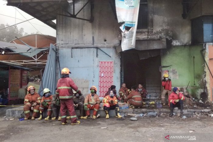 Titik Api Belum Seluruhnya Padam Di Pasar Kosambi
