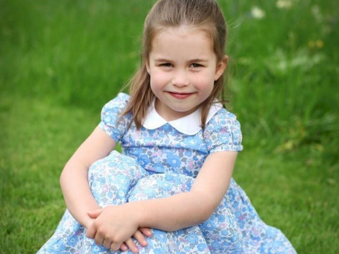 Akan Masuk Sekolah, Harga Seragam Putri Charlotte Bikin Melongo