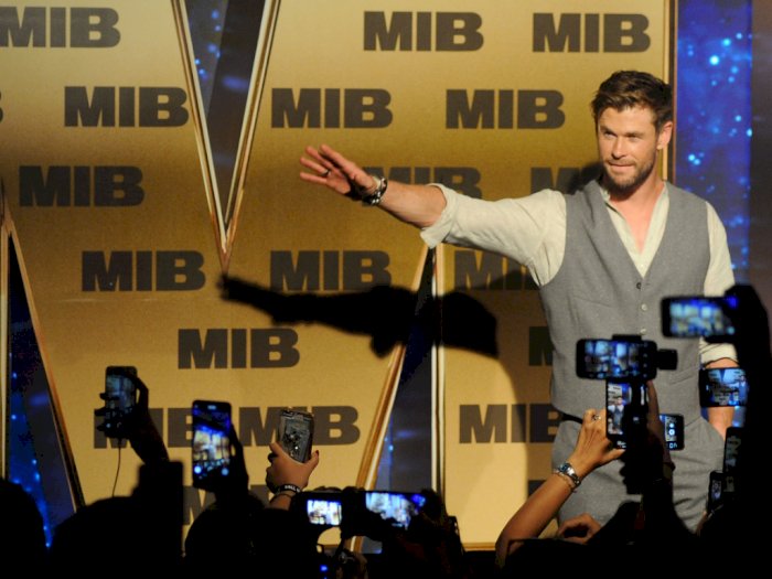 Promo Film 'Men In Black', Chris Hemsworth Ucapkan 'Mantul'