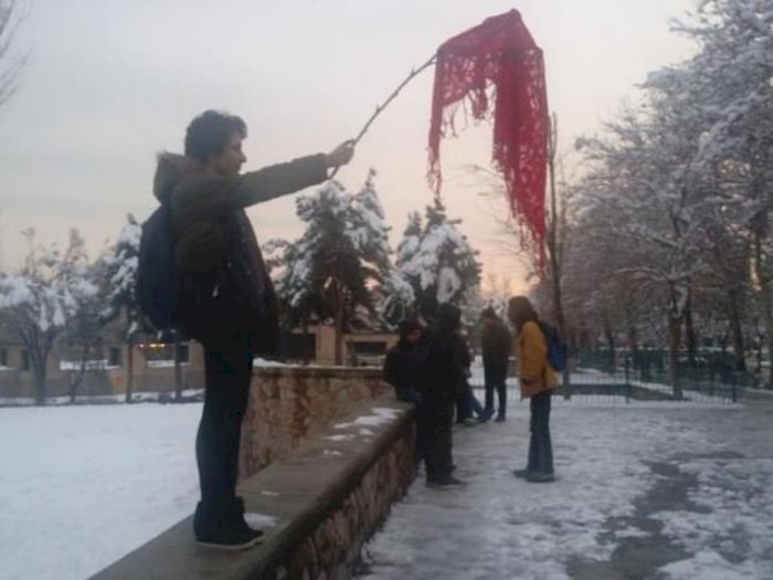 Perempuan Iran Pemrotes Aturan Hijab Ini Dibebaskan