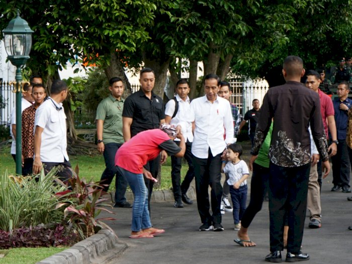 Presiden Jokowi Bagikan 3.000 Paket Sembako Untuk  Warga Yogyakarta