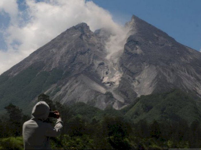 Gunung Merapi Luncurkan Awan Panas Guguran Sejauh 1.000 Meter
