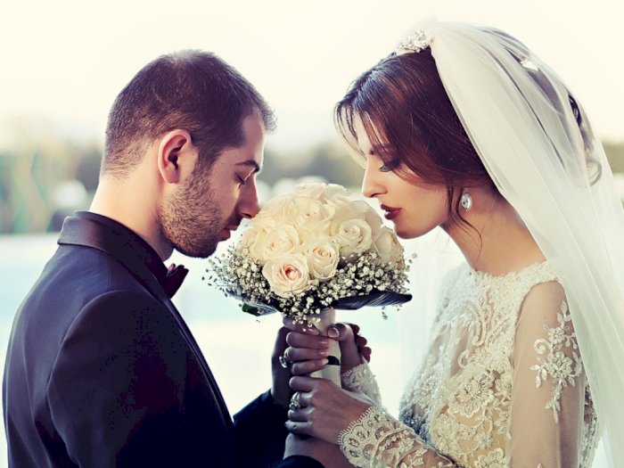 15 Kado Pernikahan Unik untuk Pengantin Baru
