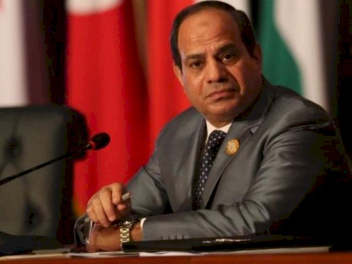 Presiden Mesir Dicemooh Netizen Karena Berdoa Membelakangi Kakbah
