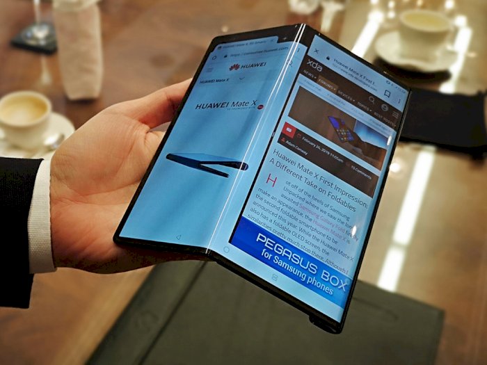 Ikuti Samsung, Huawei Juga Tunda Perilisan Ponsel Lipat Miliknya
