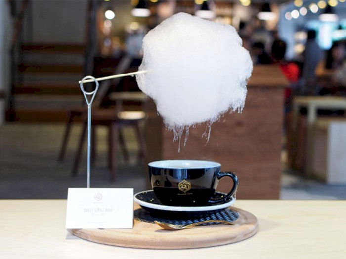 Kafe di Singapura Menyajikan Kopi dengan Permen Kapas Di atasnya
