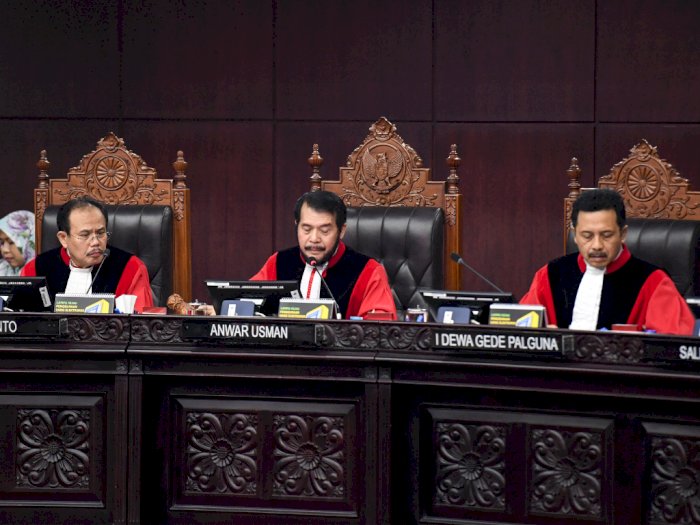 9 Hakim MK Resmi Tolak Gugatan Pilpres Prabowo-Sandiaga