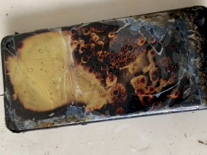 Duh, Galaxy S10 Ini Terbakar Ketika Dicas, Pemiliknya Gugat Samsung