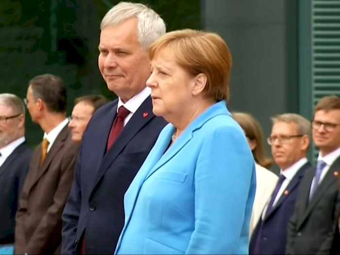 Kanselir Jerman Merkel Terlihat Gemetar Lagi  di Upacara Terbuka