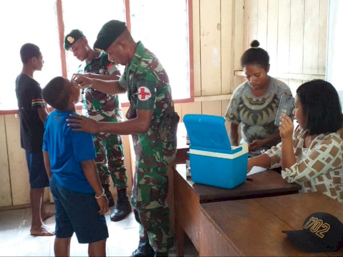 Satgas Yonif 755/Yalet Berikan Vaksin Gratis Di Distrik Benawa