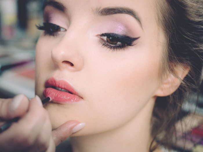 Tiga Trik Aplikasikan Makeup Singkat dan Mudah