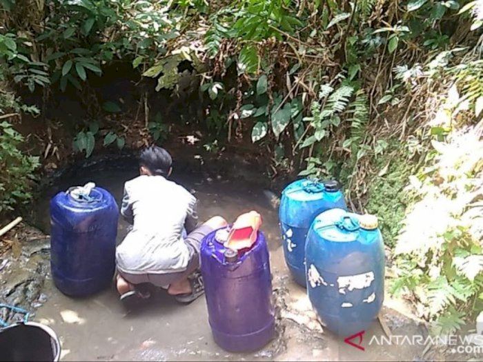 Ribuan Kepala Keluarga di Cianjur Terpaksa Gunakan Air Keruh
