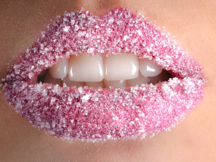 4 Cara Mengatasi Warna Bibir yang Hitam