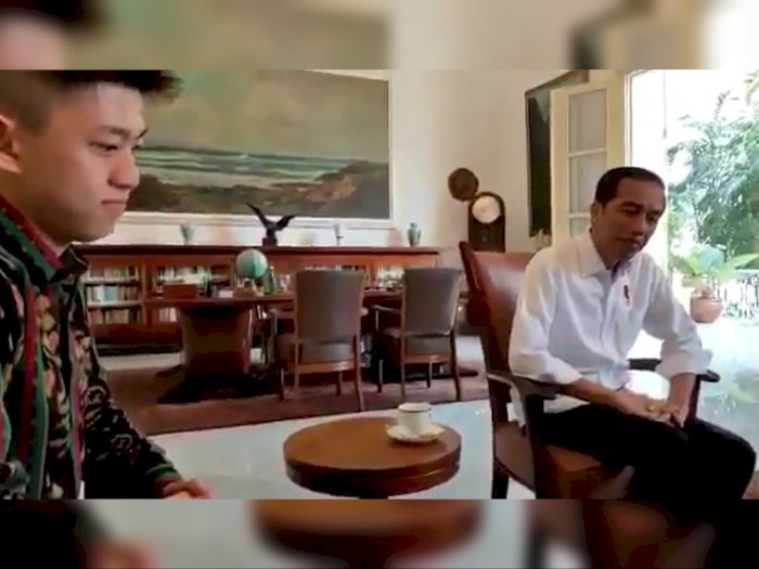 Begini Ekspresi Jokowi Saat Mendengarkan Lagu Baru Rich Brian