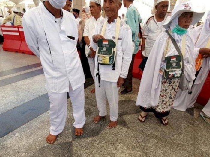 Sendal Hilang, Telapak Kaki Jemaah Haji Indonesia Melepuh