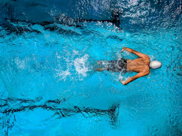 Gerakan Ini Ampuh Untuk Mencegah Kram Saat Berenang