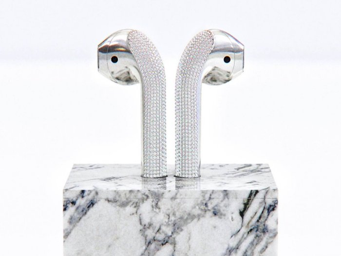 Desainer Ini Hadirkan AirPods Apple Custom Dengan 1.000 Berlian