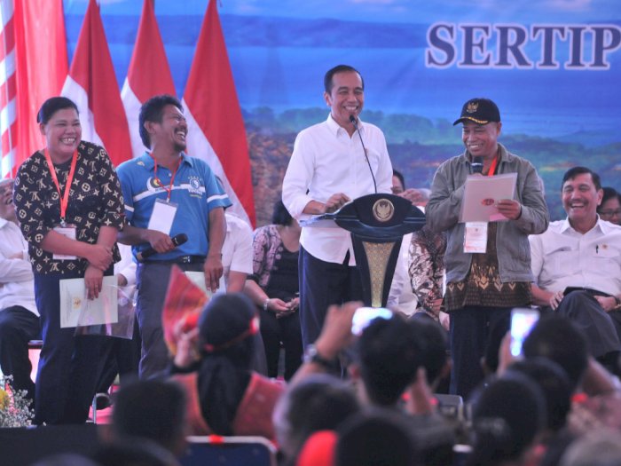 Jokowi Janjikan Sertifikasi Tanah Kawasan Danau Toba Selesai 2025