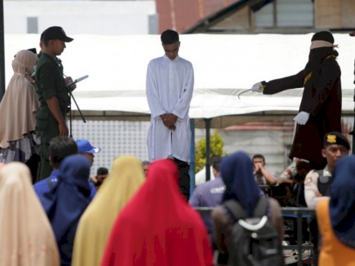 11 Pelanggar Syariat Islam di Aceh Dihukum Cambuk