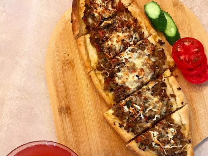 Pide, Pizza Khas Turki yang Tak Kalah Lezat. Yuk Intip Resepnya