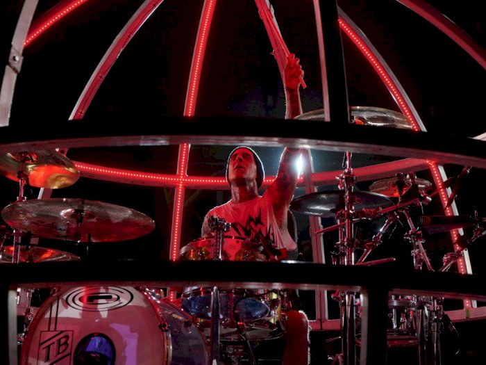 Travis Barker Murka Putrinya Dirayu Drumer Echosmith di Instagram