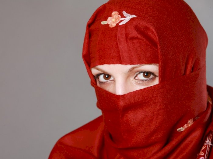 Belanda Resmikan Larangan Untuk Warga Menggunakan Burqa Atau Cadar