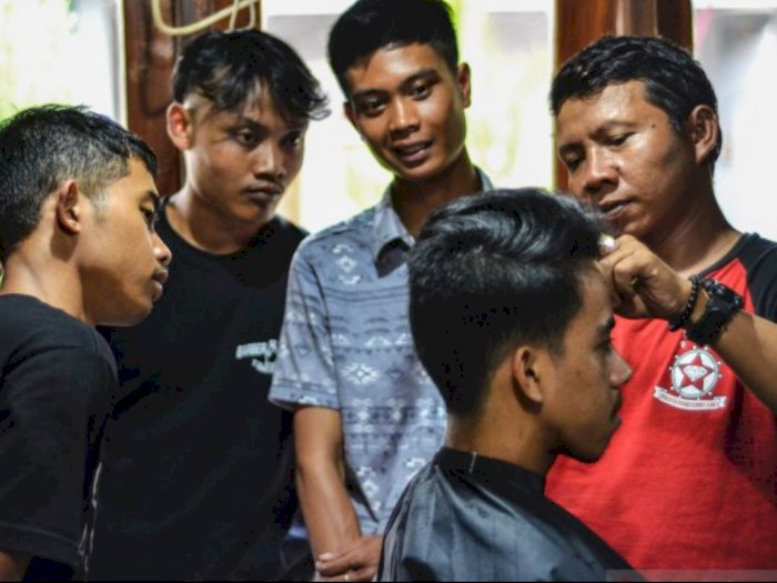 Rambut Pelanggan Pitak, Tukang Cukur Rambut Senang Dapat Kompensasi 