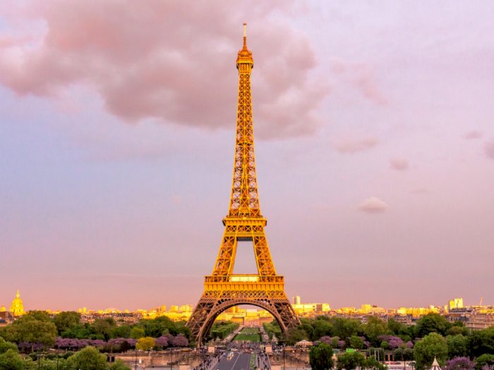 Mengapa Foto Menara Eiffel Ilegal? 