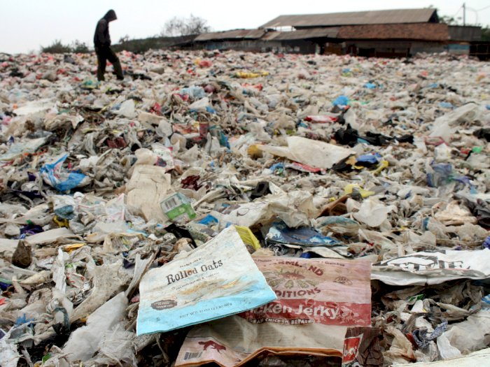 Walhi Tagih Janji Anies Baswedan soal Pelarangan Sampah Plastik