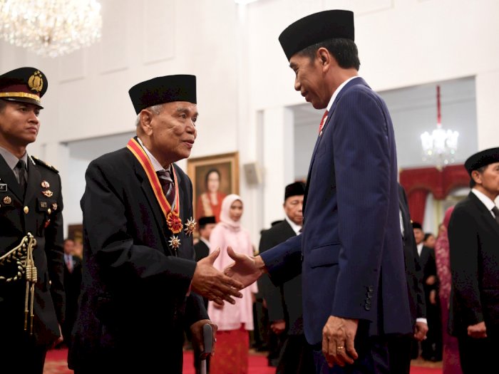 Presiden Jokowi Memberikan Tanda Kehormatan Kepada 29 Tokoh