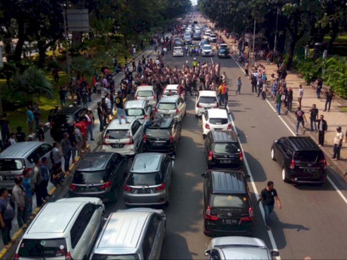 Serbu Kantor Anies Baswedan, Sopir Taksi Online Protes Ganjil Genap