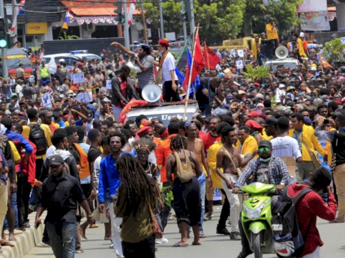 Ribuan Warga Mimika Gelar Demonstrasi di Gedung DPRD 