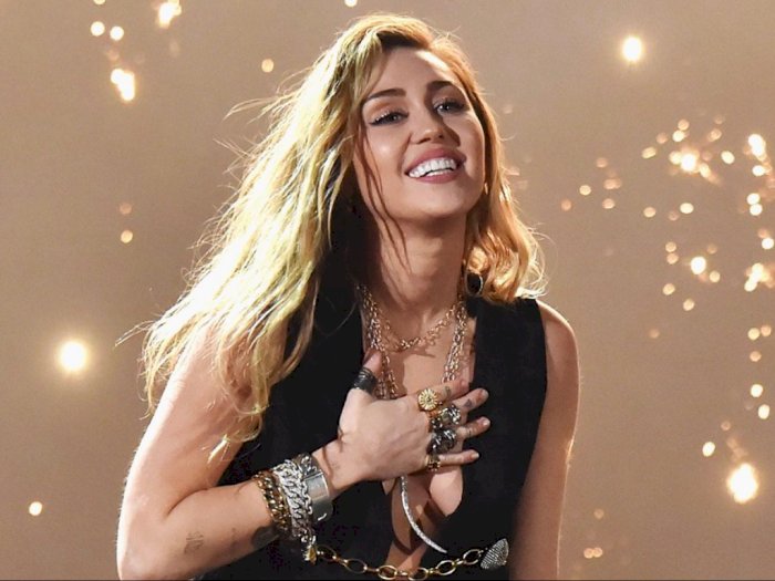 Miley Cyrus Buka Suara Soal Perceraiannya dengan Liam Hemsworth