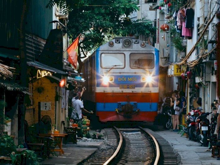 Hanoi Train Street, Jalur Kereta Api Yang Begitu Menyeramkan