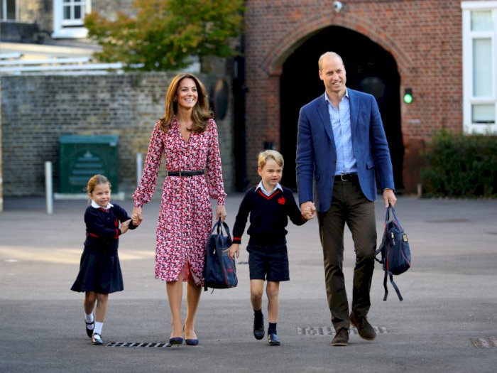 Princess Charlotte Tampak Malu-malu di Hari Pertama Sekolah