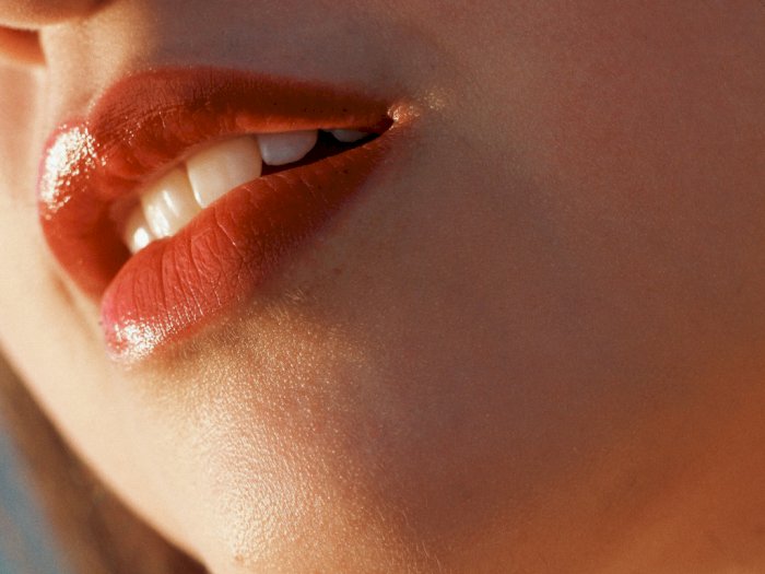 Warna Bibir Hitam Mengganggu? Ini 4 Cara Membuat Bibir Kembali Merah