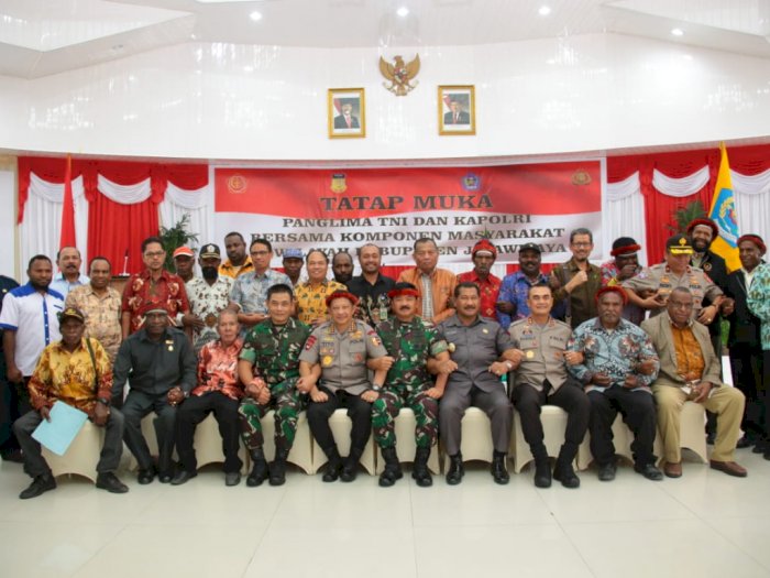 Kapolri dan Panglima TNI Tatap Muka Bersama Masyarakat di Jayawijaya