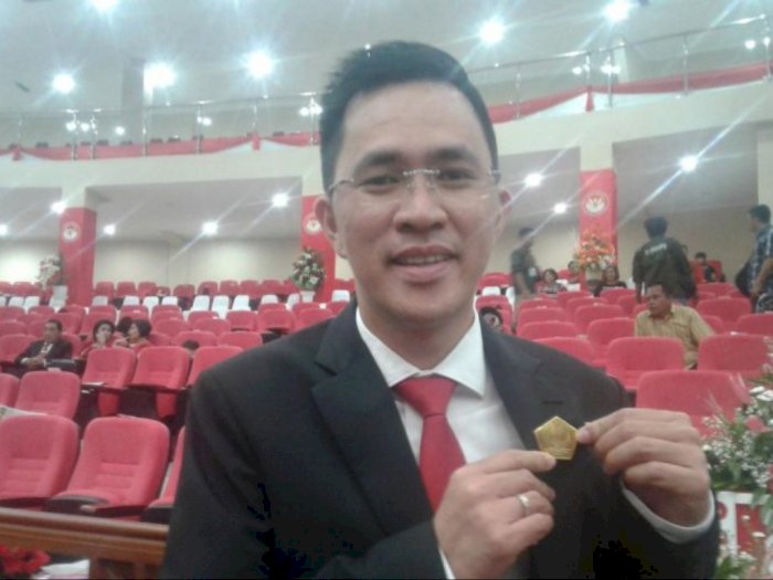 Anggota DPRD Sulawesi Utara dari PSI Kembalikan Pin Emas