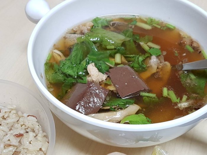 Tampilan Tom Luad Moo, Sup khas Thailand yang  Berbahan Darah Beku