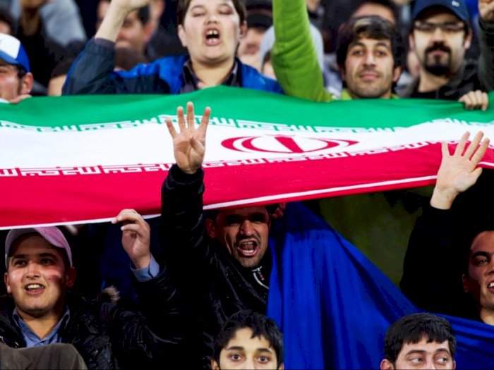 Protes Aturan Dilarang Masuk Stadion, Perempuan Iran Ini Bakar Diri