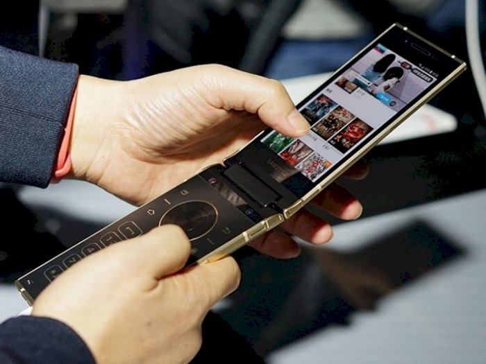Samsung Diketahui Akan Luncurkan Flip-Phone Baru Bernama W20 5G