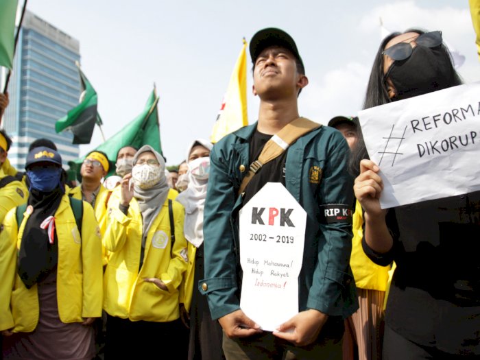 Kala Mahasiswa Protes Reformasi Dikorupsi, Cuma Ditemui Sekjen DPR