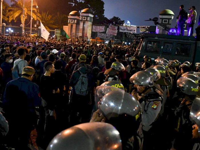 Belasan Ribu Demonstran Siap Kepung Gedung DPR Hari Ini