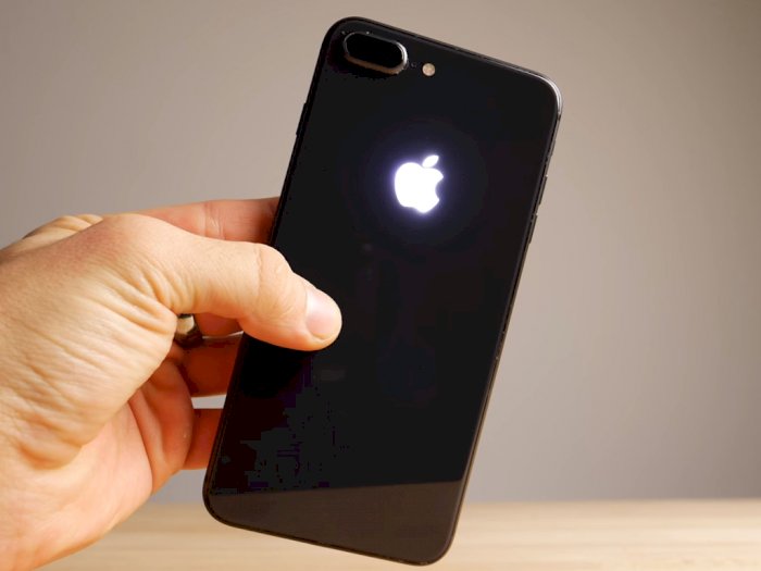 Apple Diprediksi Akan Buat Logo Apple di iPhone Jadi Bercahaya
