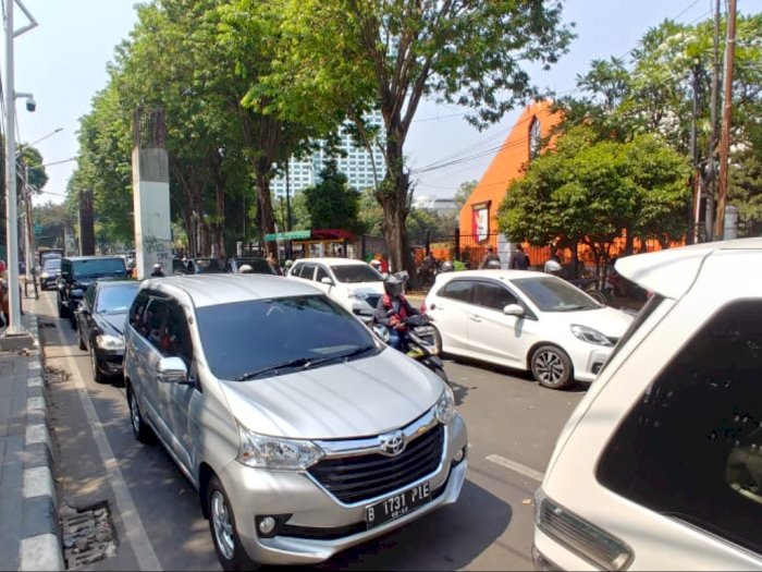 Pelantikan DPR/MPR, Antrian Kendaraan Mengular di Seputaran Senayan